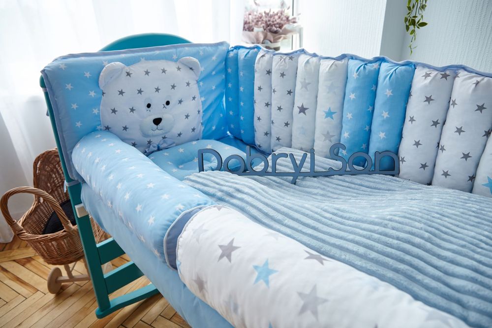 Комплект в ліжечко для новонародженого Ведмедик блакитні зірки, без балдахіна