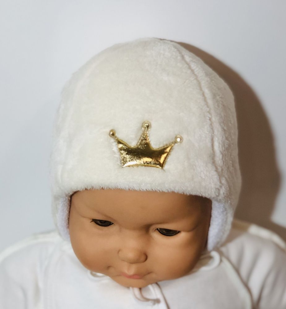 Утепленная шапочка из плюша ЗОЛОТАЯ КОРОНА для новорожденных