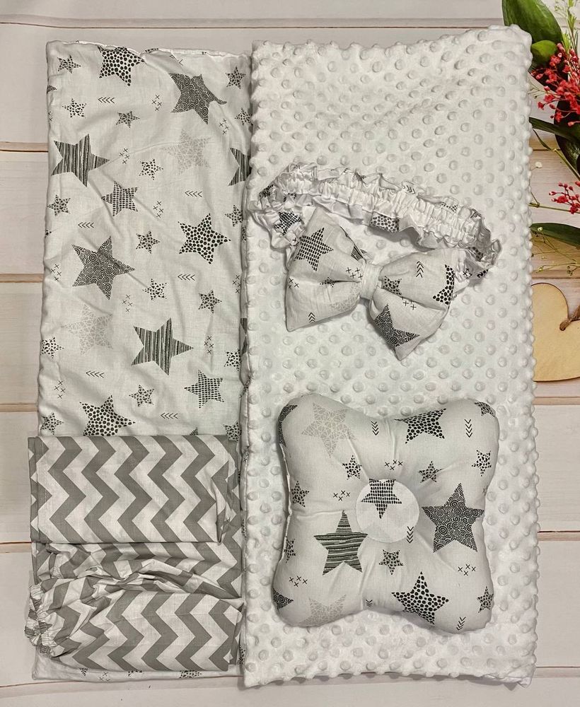 Постельный комплект в кроватку Звезды с плюшевым одеялком, без балдахина