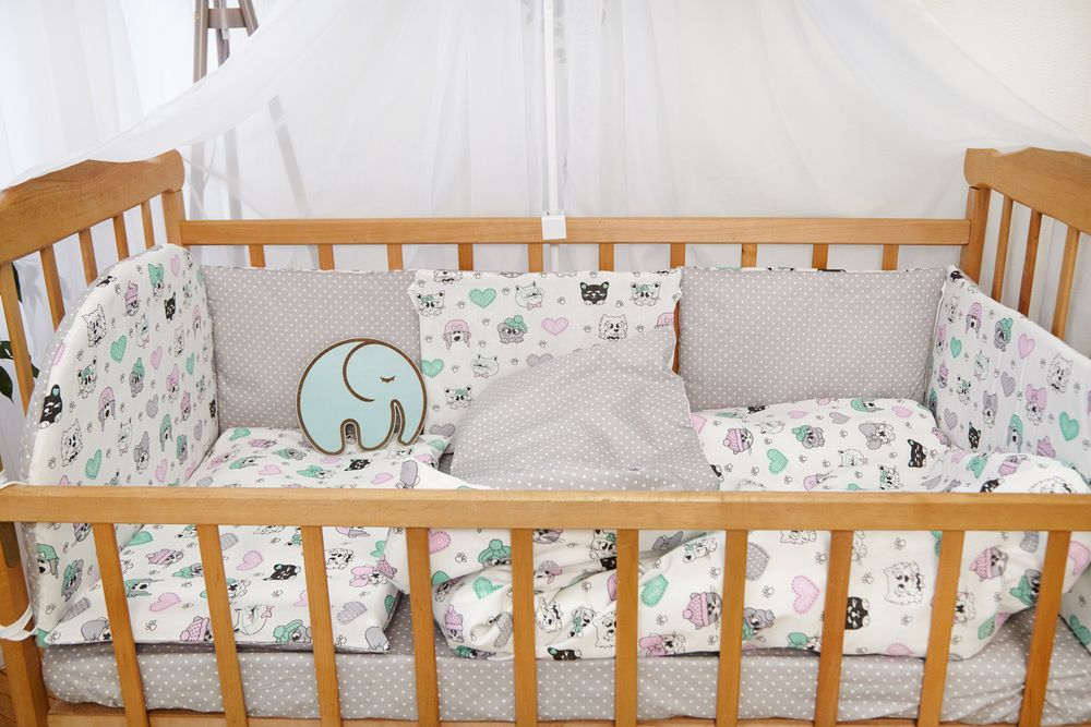 Детский спальный набор в кроватку для новорожденного Котики, без балдахина