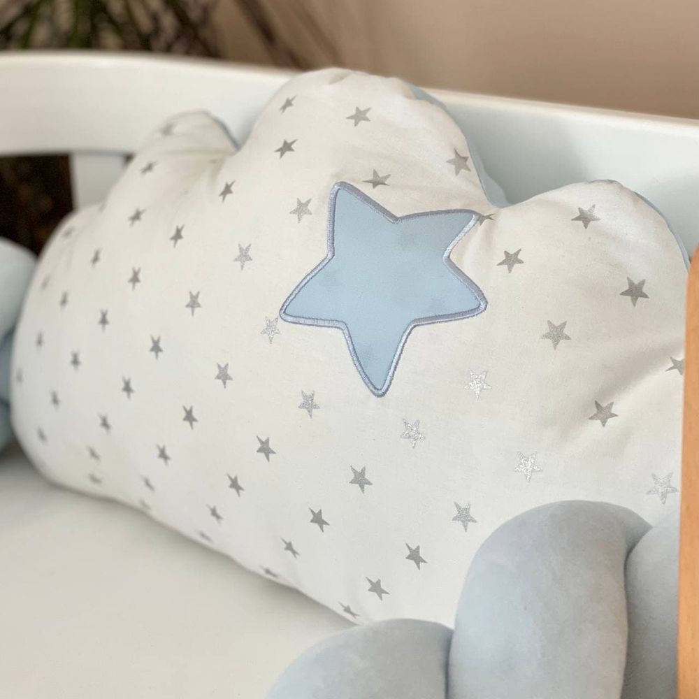 Спальный комплект в кроватку для новорожденных голубое облачко, без балдахина
