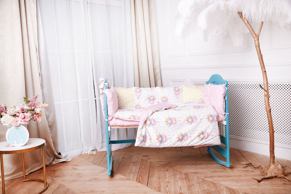 Сатиновый спальный комплект в детскую кроватку Фея 12 подушек
