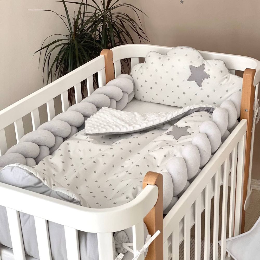 Спальный комплект в кроватку для новорожденных серое облачко, без балдахина