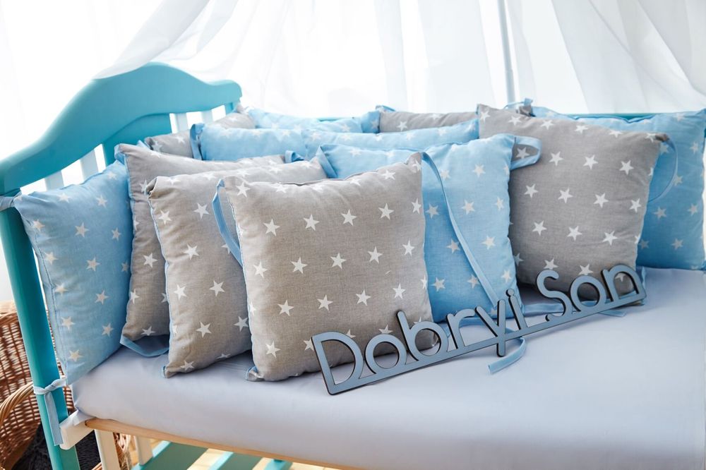 Защитные бортики в кроватку Звездочки серо голубые 12 подушек
