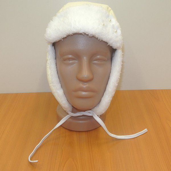 Детская утепленная шапка для девочки Цветочек молочная, обхват головы 48 см