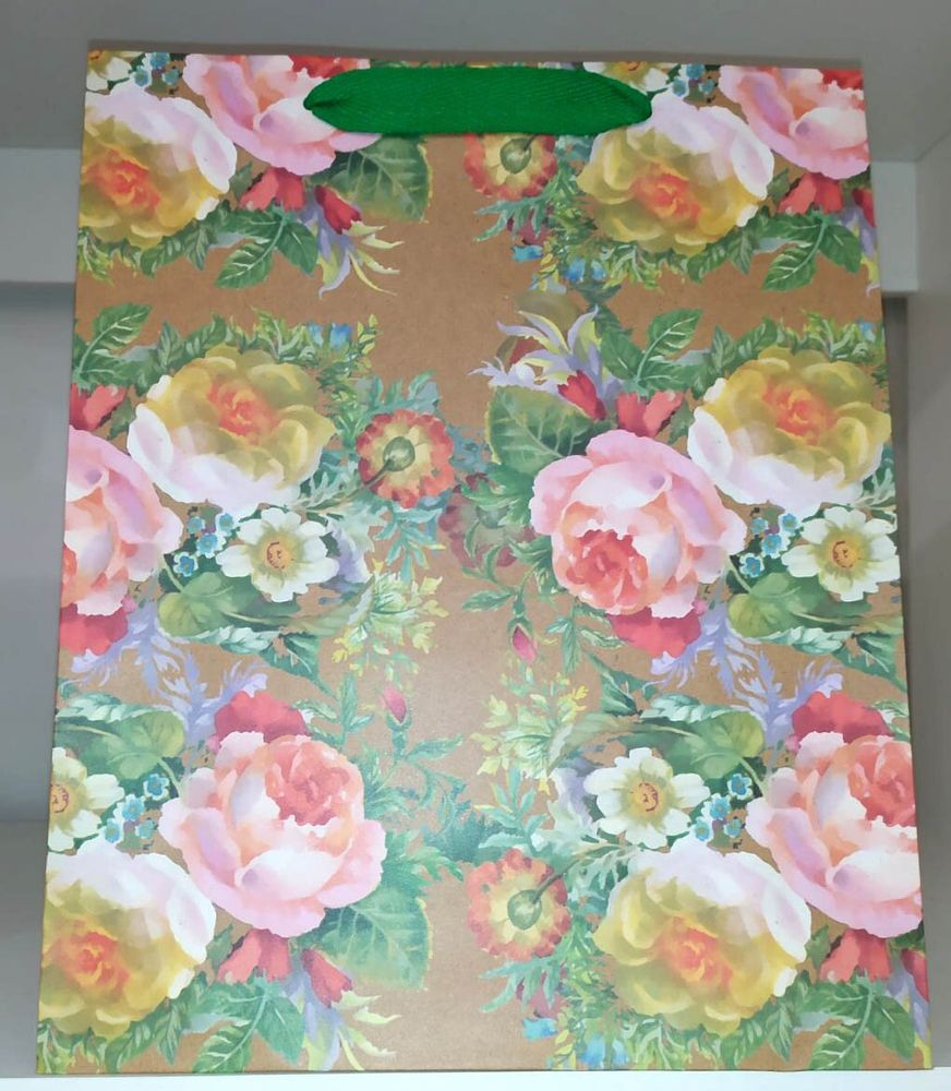 Бумажный подарочный пакет крафт Цветы микс 32х26х12 см