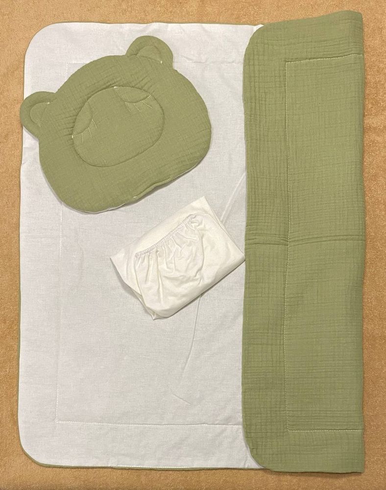 Летний набор на выписку с зеленым муслиновым пледом 4 предмета