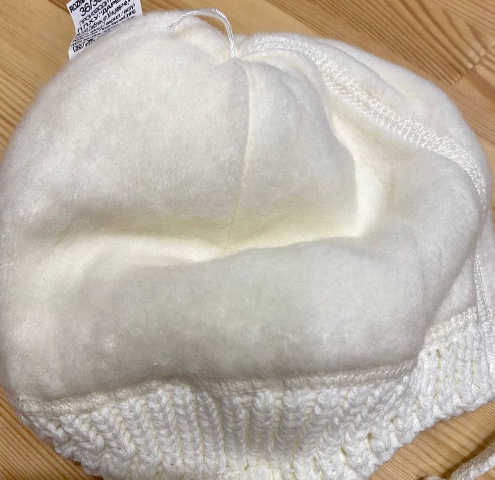 Зимняя шапка Паутинка для новорожденной молочная, обхват головы 36 - 38 см, Вязка